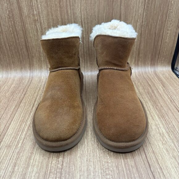 Koolaburra Short Chestnut Brown Suede  Style # 1015209 Women's Size 9 Boots - Picture 4 of 8